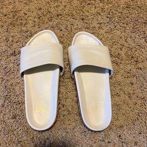 BEEK 
 Gallito Leather Slide Sandal